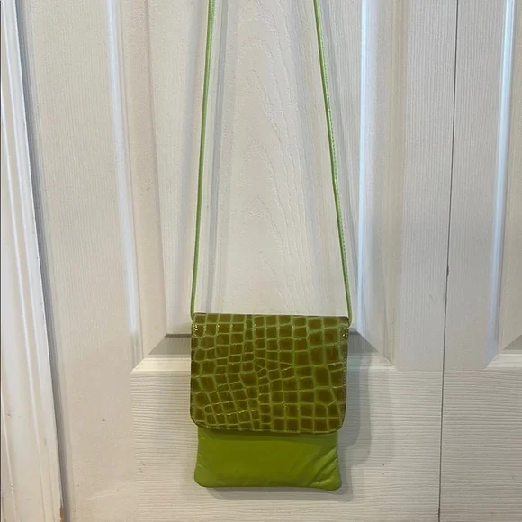 Gtg Neon Green Genuine Leather embossed Crocodile Pattern Crossbody Bag - Picture 2 of 7